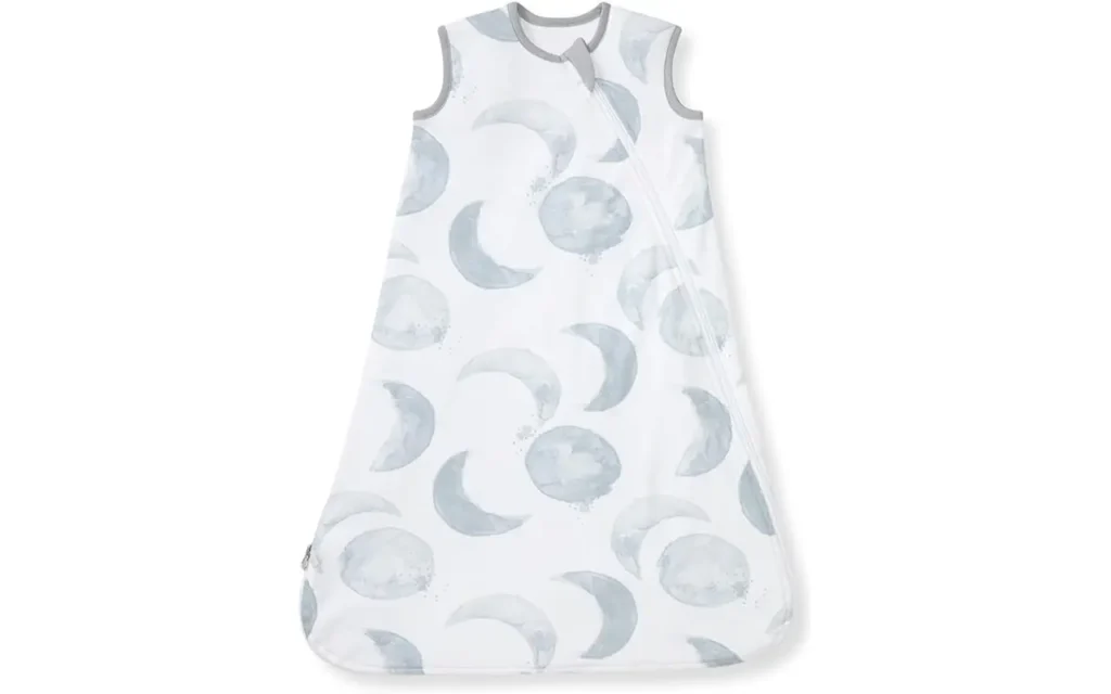 Artistic watercolor moons and planets on a purely handcrafted 100% organic cotton base define this sleeping bag for baby, which is guaranteed to pass GOTS and OEKO-TEX safety tests. We provide professional OEM, ODM, and Customized services.