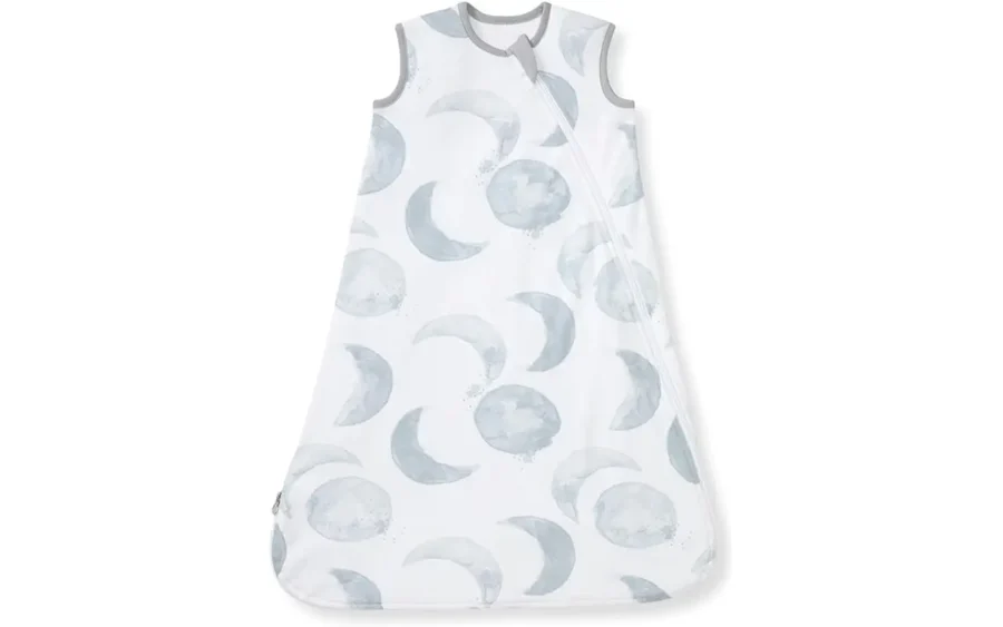 Artistic watercolor moons and planets on a purely handcrafted 100% organic cotton base define this sleeping bag for baby, which is guaranteed to pass GOTS and OEKO-TEX safety tests. We provide professional OEM, ODM, and Customized services.