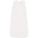 A soft off-white tone creates a clean and natural look for this sleeping bag for baby. The sleeveless structure combined with a smooth side zipper ensures easy use, making this baby sleeping bag tog practical for daily care. Made from 100% cotton, it offers breathable, absorbent, and skin-friendly comfort. Private label and customization options are available, and production can follow OEKO-TEX and GOTS standards.