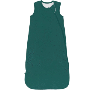 A deep green tone defines this sleeping bag for baby with a calm and structured look. The sleeveless design and smooth zipper make this baby sleeping bag tog practical and easy to use. Made from 100% cotton, it provides breathable, soft, and skin-friendly comfort. OEM & ODM services are supported, and production can be arranged in line with OEKO-TEX and GOTS standards.