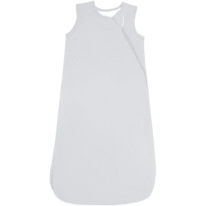 In a calm light grey shade, this sleeping bag for baby offers a simple and versatile appearance. The sleeveless cut and smooth zipper design make this baby sleeping bag tog easy to wear and remove. Made from 100% cotton, it is breathable, soft, and comfortable for delicate skin. OEM, ODM, and flexible customization options are available, with production aligned to OEKO-TEX and GOTS standards.