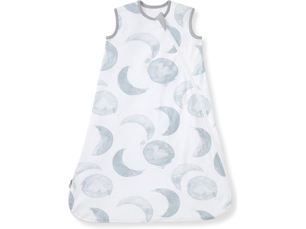 Artistic watercolor moons and planets on a purely handcrafted 100% organic cotton base define this sleeping bag for baby, which is guaranteed to pass GOTS and OEKO-TEX safety tests. We provide professional OEM, ODM, and Customized services.