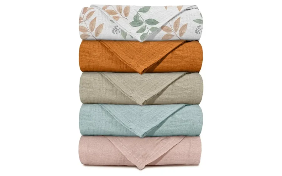 Professional-grade 100% cotton muslin. Primarily solid-colored with delicate botanical vine motifs. Highly absorbent and breathable for infant skin protection. OEM/ODM custom-ready; guaranteed capable of passing OEKO-TEX/GOTS.