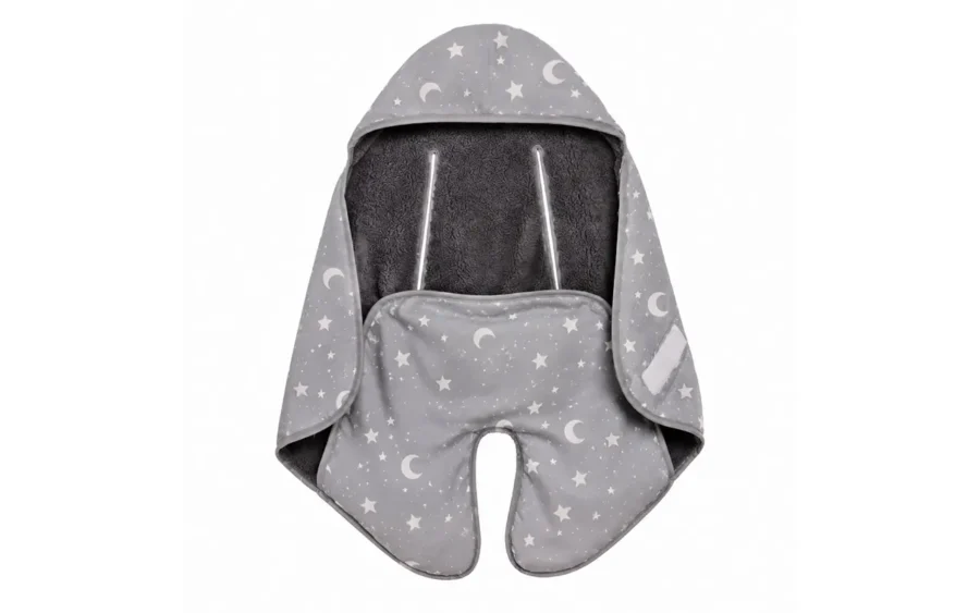 This wrap-style blanket for baby highlights a full grey exterior with charming star and moon prints, creating a clean and playful look. The ergonomic leg opening and safety belt slot design ensure easy wrapping and secure positioning. Soft, breathable, and absorbent, it functions as a practical crochet baby blanket for everyday outings.