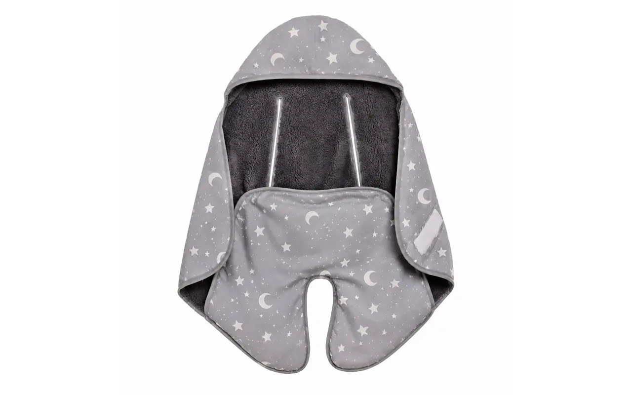 This wrap-style blanket for baby highlights a full grey exterior with charming star and moon prints, creating a clean and playful look. The ergonomic leg opening and safety belt slot design ensure easy wrapping and secure positioning. Soft, breathable, and absorbent, it functions as a practical crochet baby blanket for everyday outings.