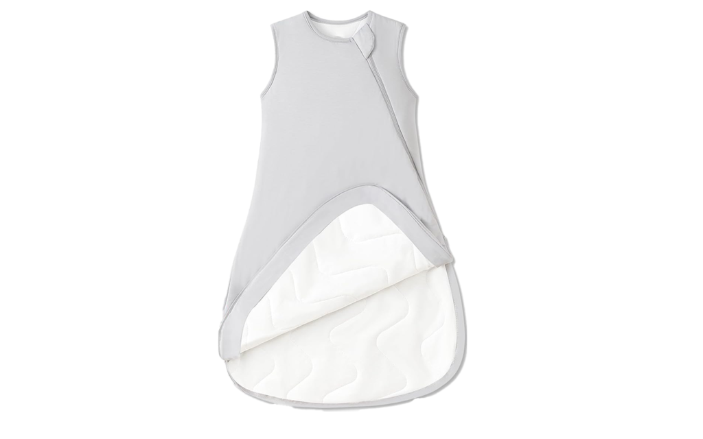 Minimalist Cloud Grey tones meet purely handcrafted 100% cotton in a sleeping bag for baby designed for high absorbency and softness. OEM, ODM, and Customized services are available, with production guaranteed to pass GOTS and OEKO-TEX safety tests.