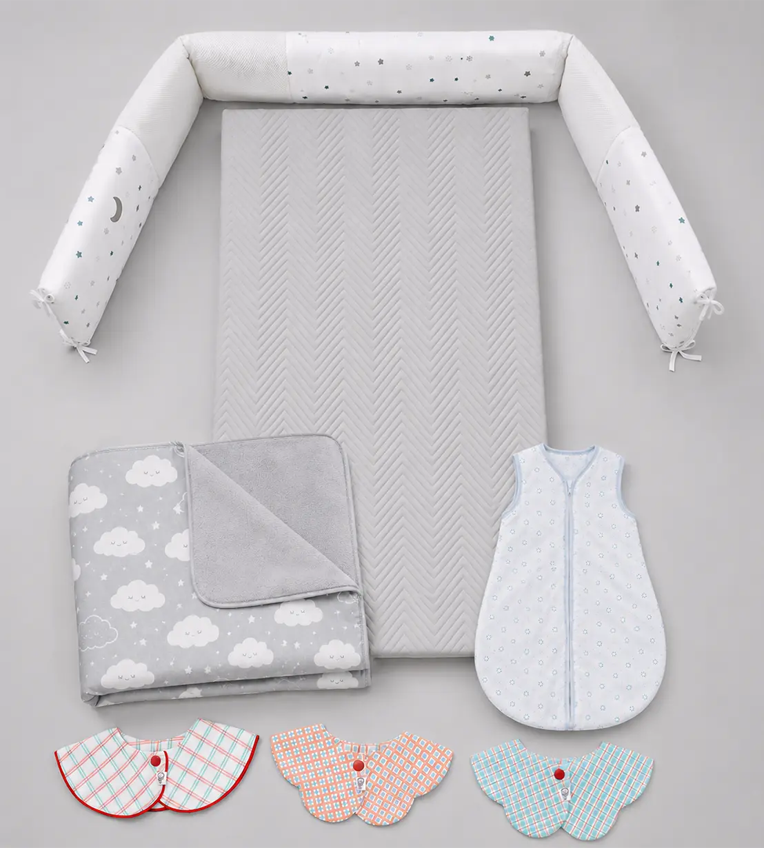 Our comprehensive production capabilities support total private label customization. Our matched nursery sets combine printed blankets, waterproof bibs, and seamless quilted crib mattresses effortlessly.