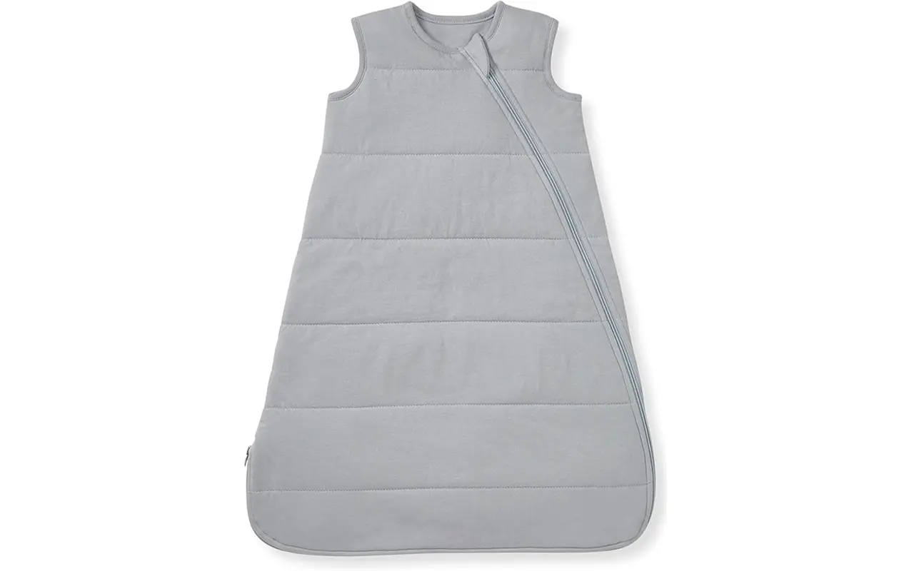 OEM, ODM, and Customized projects for this quilted Slate Grey sleeping bag for baby are supported by our artisanal facility. Production is guaranteed to pass international GOTS and OEKO-TEX Standard 100 requirements.
