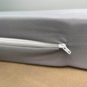 Our removable design logic features specialized zipper integration executed with precision alignment to ensure long-term, snag-free operation. Utilizing flatbed machines equipped with targeted jigs, we integrate durable zipper tapes smoothly into the fabric panels to create a completely practical, high-end commercial profile.
