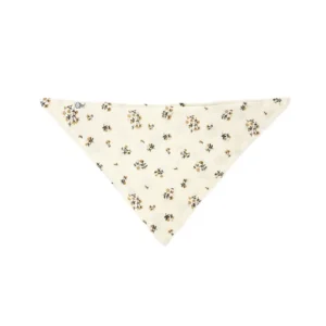 This overhead perspective showcases the perfect triangular silhouette and evenly distributed floral print of our baby bibs. Using advanced digital printing technology, we ensure consistent pattern quality across every piece. Choose our OEM/ODM services for customized bibs for baby that stand out in the market.