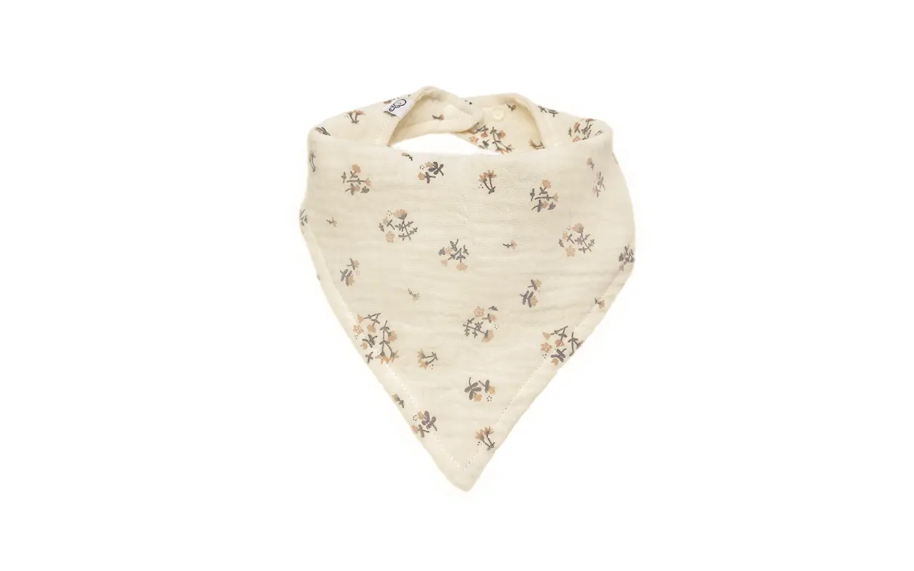 Our Classic Botanical baby bibs feature premium 100% cotton muslin fabric with delicate floral print and adjustable snap closure. As a professional Chinese baby textile factory, we provide OEM/ODM customization services for bibs for baby worldwide, ensuring superior quality and comfort for your brand.