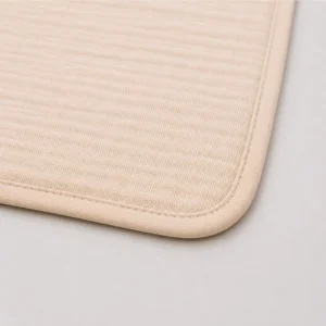 Our finished textile showcases the hallmark of high-end manufacturing with a flawless, rounded corner and a perfectly straight stitch line. As a quality-first baby textile factory in China, we deliver immaculate edge profiles that completely prevent fraying while ensuring a sophisticated, professional aesthetic.