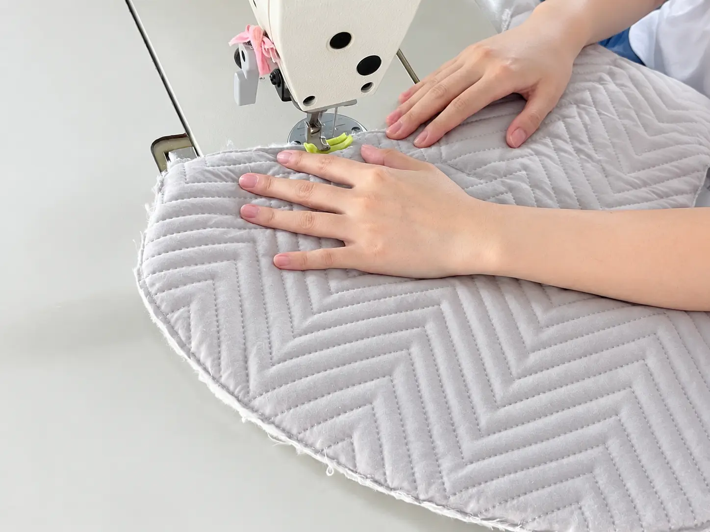 During the fabric assembly phase, our skilled technicians operate high-speed industrial flatbed sewing machines to execute highly precise workmanship. Guided manually with steady control, the stitching follows a meticulous, uniform pattern along the quilted fabric panels, forming a robust protective enclosure tailored perfectly for institutional and retail demands.