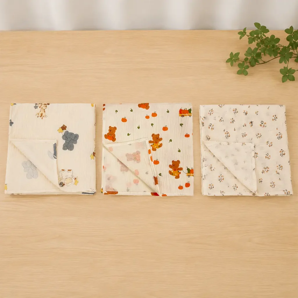 Muslin blanket laid-flat display featuring rich colorful print patterns. 100% pure cotton with excellent breathability. We provide OEM customization supporting size specifications, print design, and color customization comprehensive services.