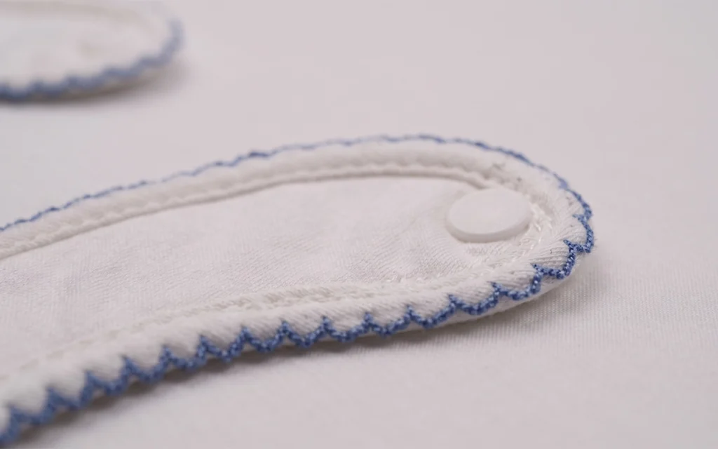 We evaluate bib edges, stitching and snap placement to support product quality. Our Hangzhou, China OEM/ODM baby textile factory provides private label customization backed by 40+ years of experience.