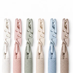 Our PU plastic pacifier clips feature gripping teeth, pivot joints and integrated fabric loops, paired with 100% cotton strap ends in six soft shades. Inorange Baby develops OEM/ODM ranges for brands.